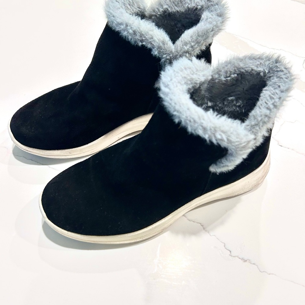 Johnston & Murphy Black Ankle Booties with Gray Fur